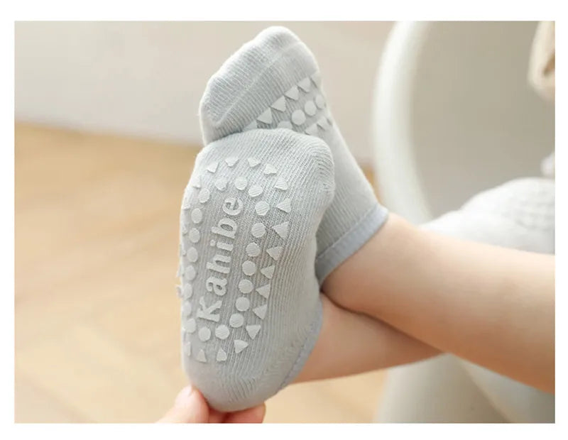 Baby Crawling Safety Set – Knee Pads & Anti-Slip Socks