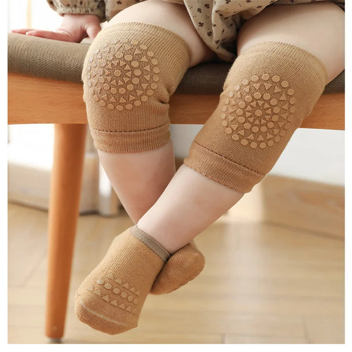 Baby Crawling Safety Set – Knee Pads & Anti-Slip Socks