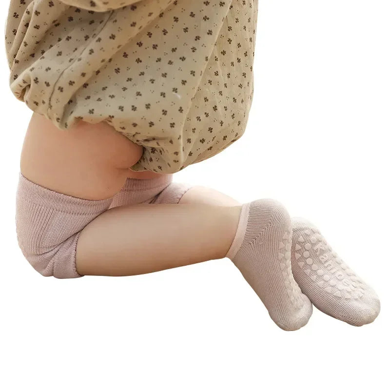 Baby Crawling Safety Set – Knee Pads & Anti-Slip Socks